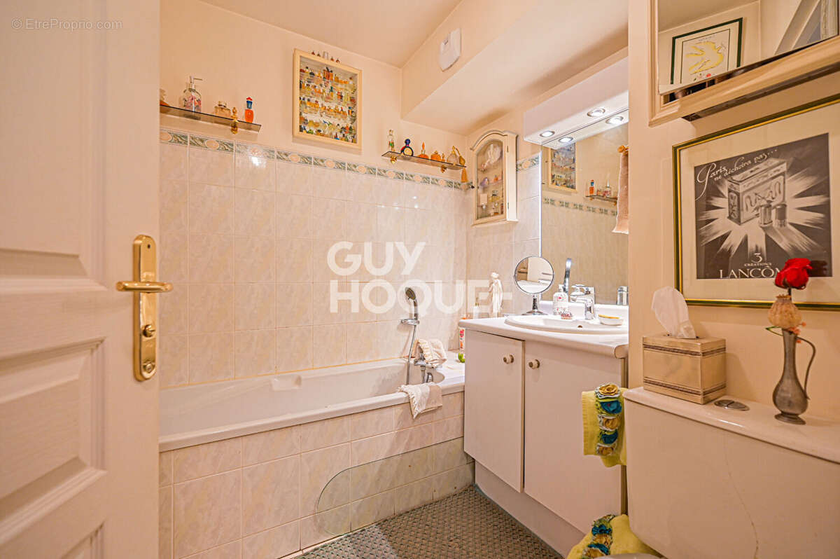 Appartement à CHARENTON-LE-PONT