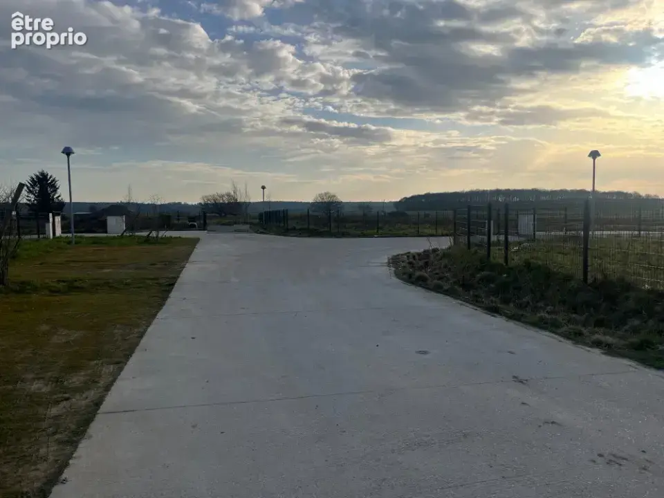 Photo Terrain à Les Authieux-Sur-Le-Port-Saint-Ouen au prix de 149 000€