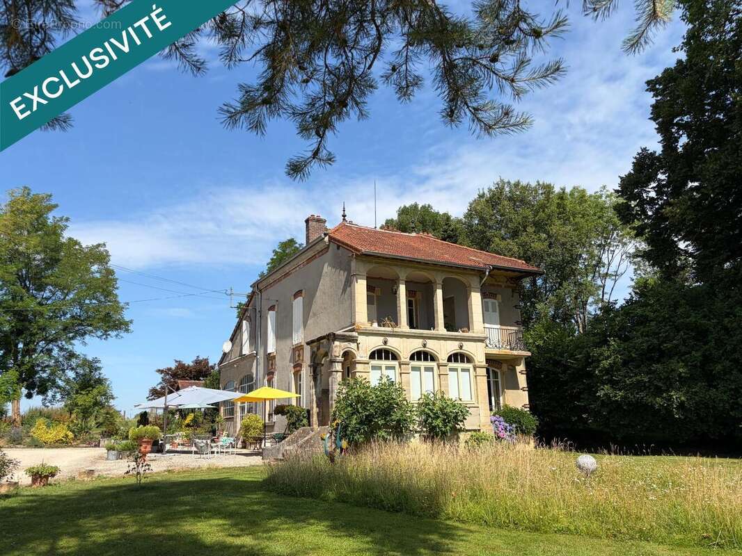 Maison 274 m² à Lons-Le-Saunier  - photo 2