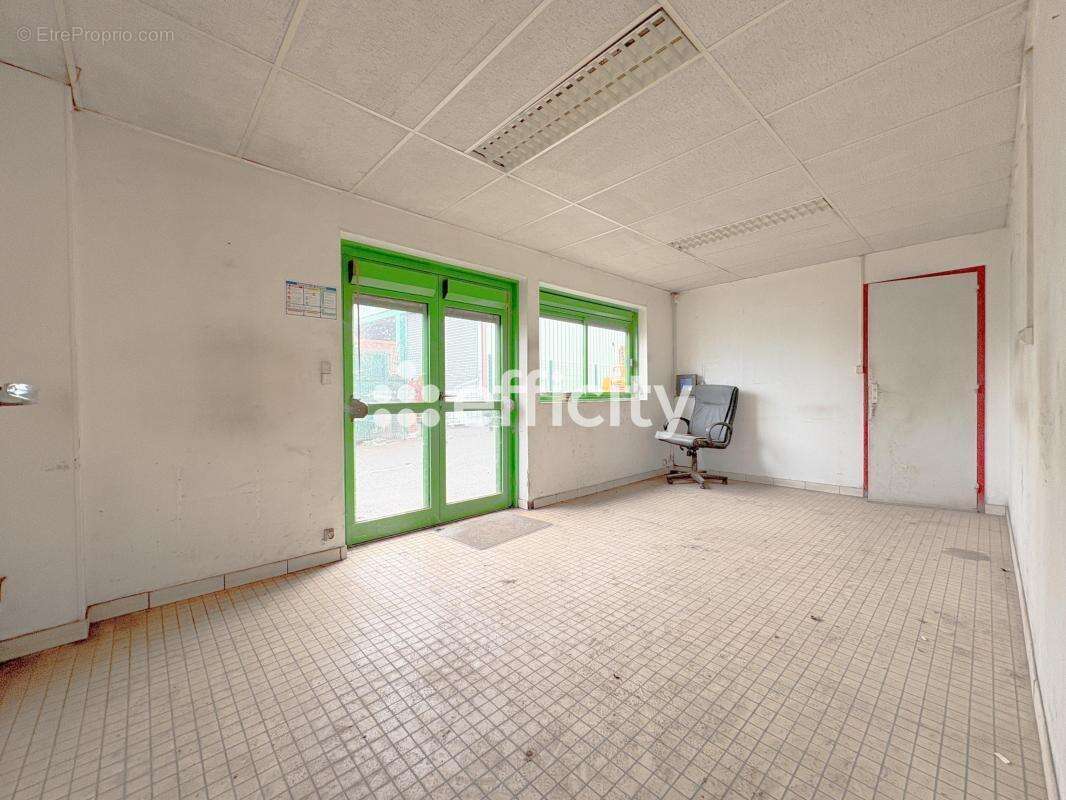 Commerce à LANDELLES-ET-COUPIGNY