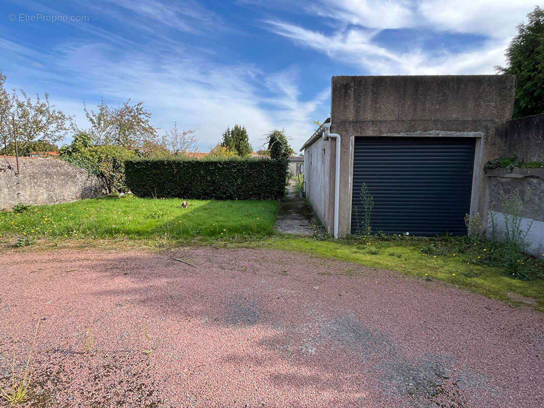 Maison à VILLEDIEU-LA-BLOUERE