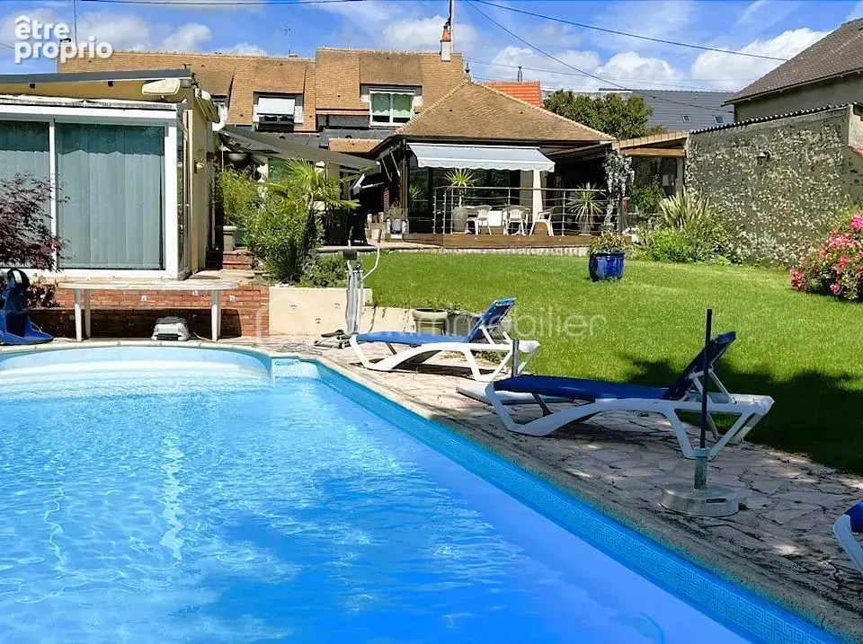 À 10 minutes de RAMBOUILLET, propriété de 220 m² habitable sur terrain de 940 m² avec une magnifique piscine de 5 M par 10 M - photo 3