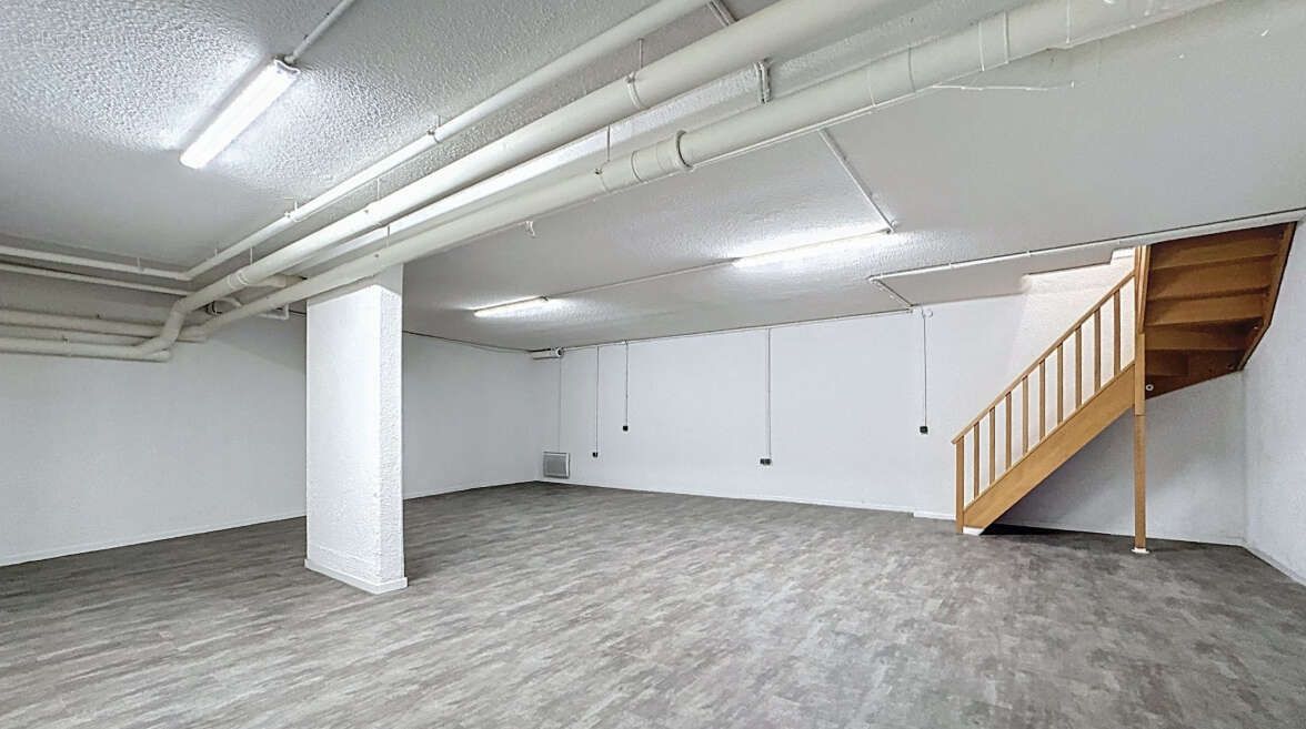 Commerce à SURESNES