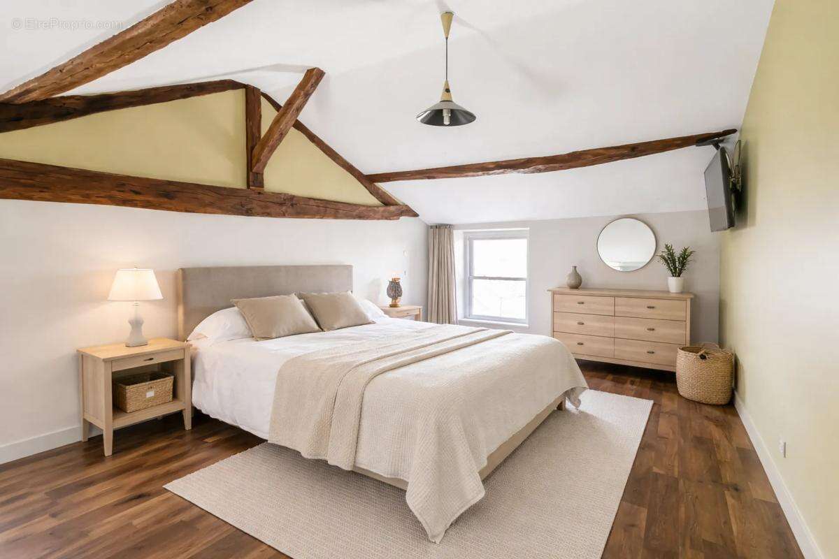 Maison à SAINT-MACAIRE-EN-MAUGES