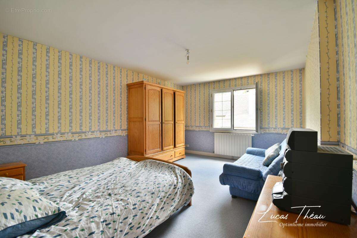 Maison familiale de 165 m² – 7 chambres – Terrain de 1 926 m² – Proche A13 - photo 4