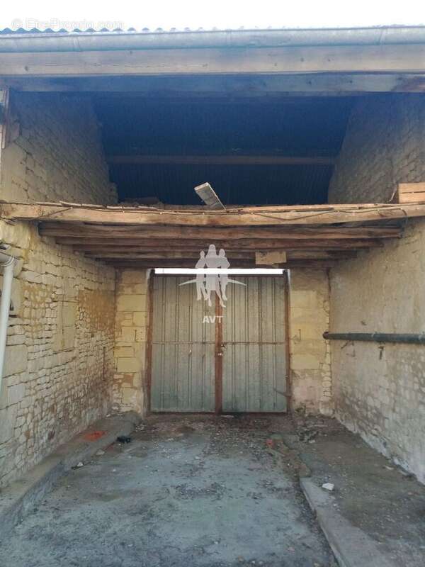 Maison à LES TROIS-MOUTIERS