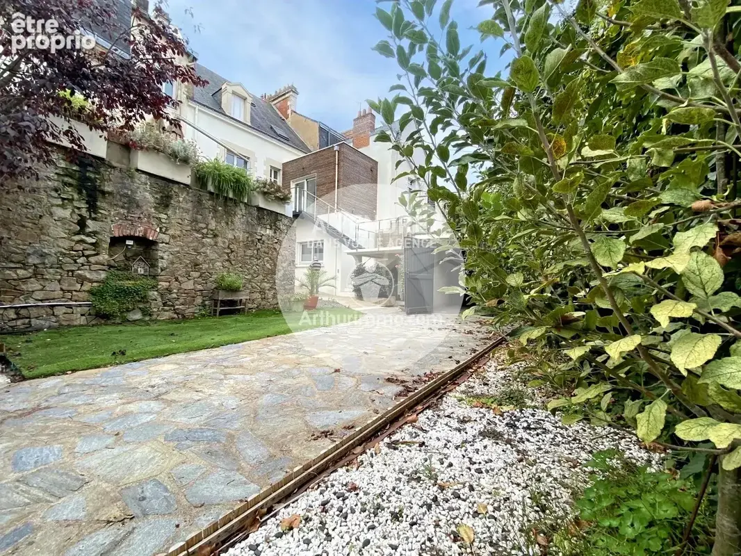 BIEN RARE – Demeure de caractère face à la mer – 240 m² – Jardin – Garage - photo 7