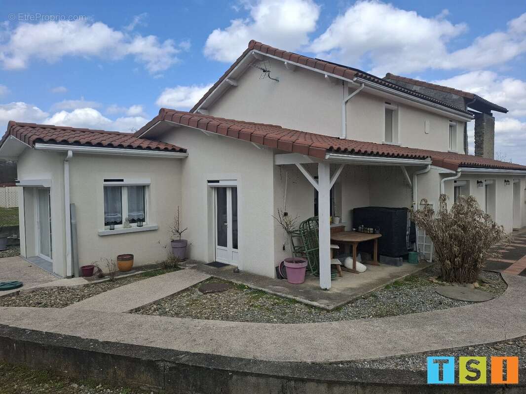 Maison à POINTIS-DE-RIVIERE