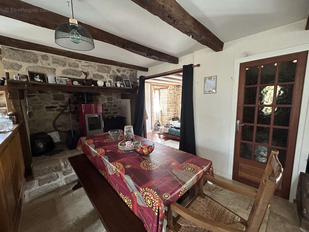 Maison à MONTAIGNAC-SAINT-HIPPOLYTE