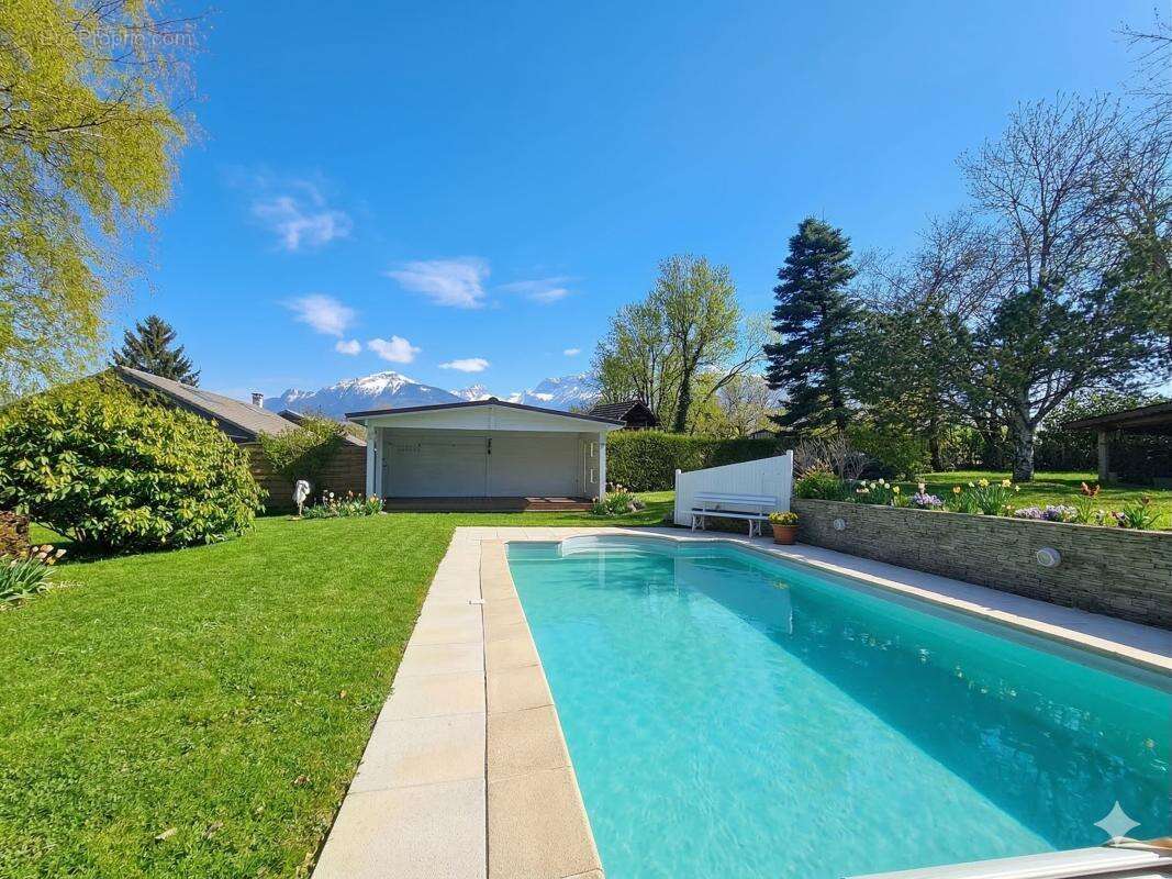 Maison à LA ROCHE-SUR-FORON