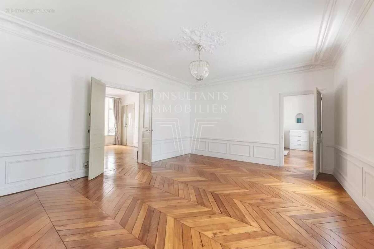 Appartement à PARIS-7E