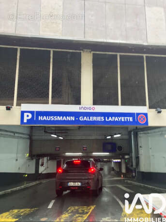 Photo 3 - Parking à PARIS-9E