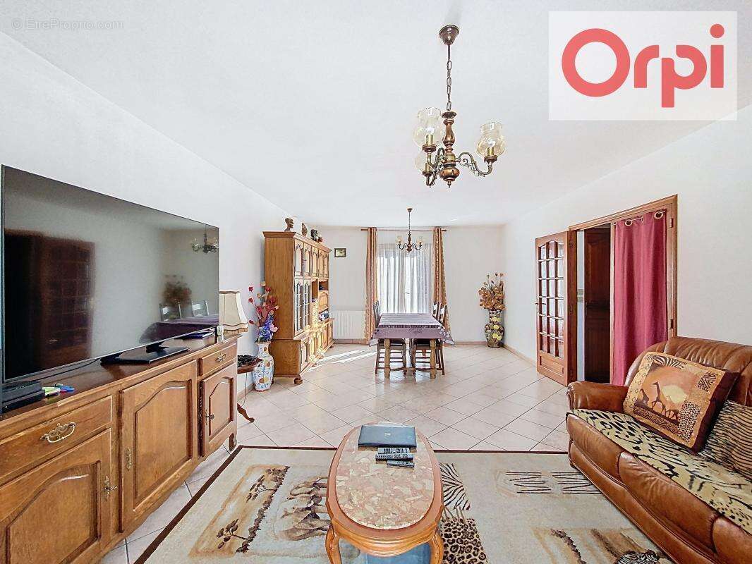 Maison à LES CLAYES-SOUS-BOIS