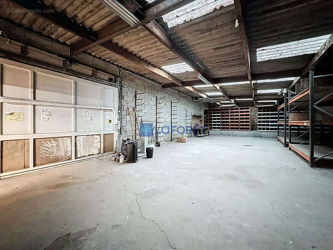 Ensemble immobilier 350 m2 - Atelier - Local commercial et appartement - photo 7