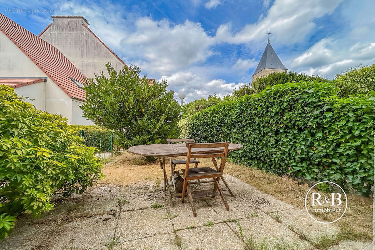 Appartement à LES CLAYES-SOUS-BOIS