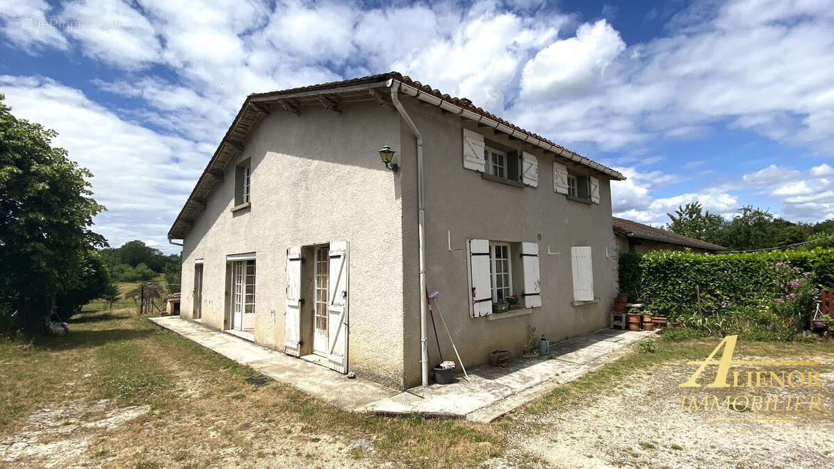 Maison à rénover avec dépendance entre Brantôme et Bourdeilles (24310) - photo 3