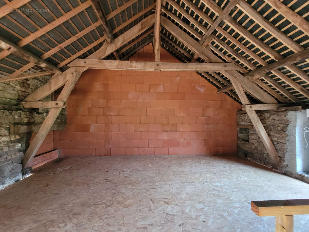 Maison à MONTREUIL-SOUS-PEROUSE