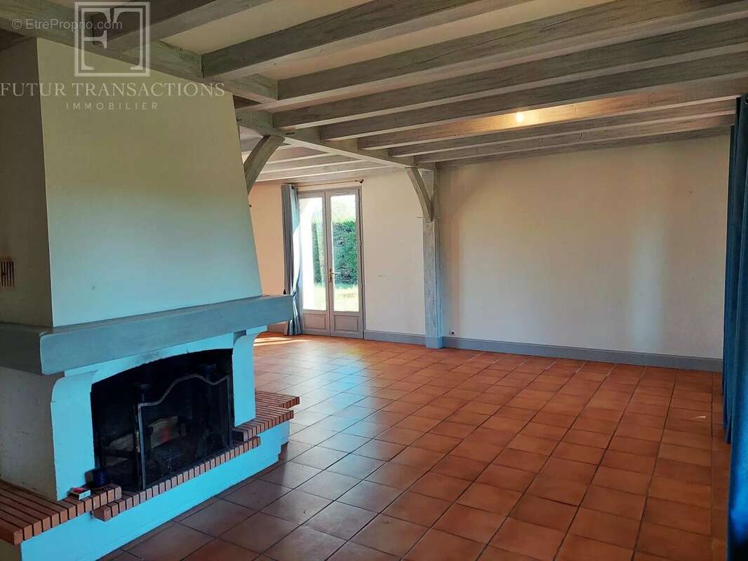 Maison à CHAMPAGNAC-DE-BELAIR