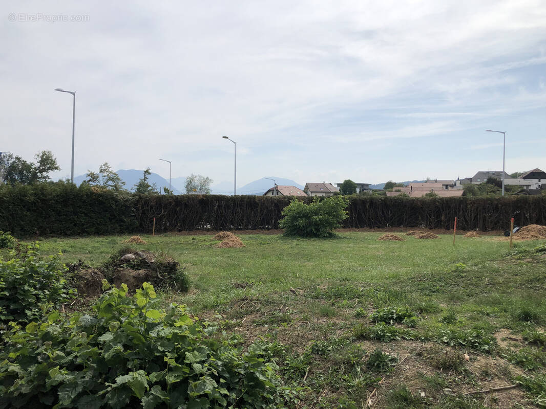 Terrain à GROISY