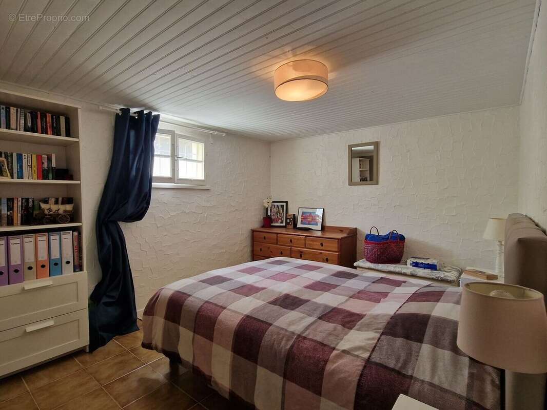 Maison 4 chambres, dépendance, piscine et jardin proche du village. - photo 15