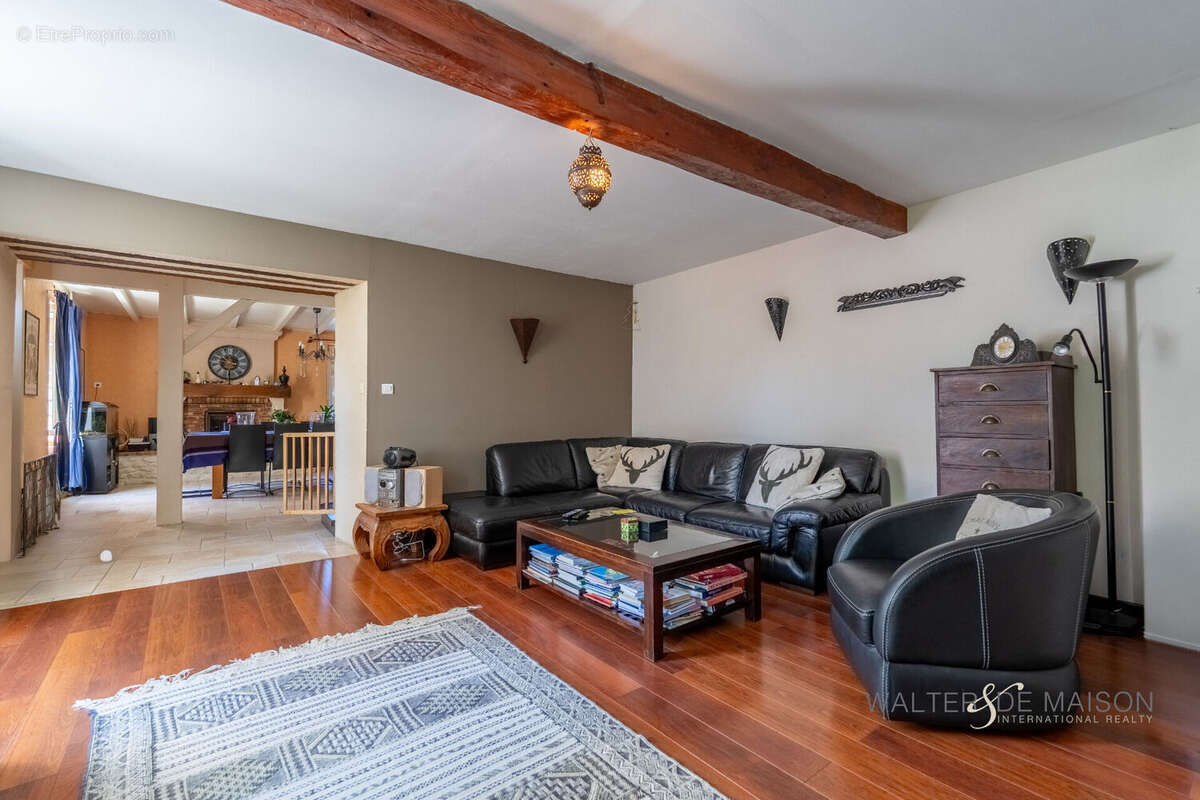 Maison à GENSAC-LA-PALLUE