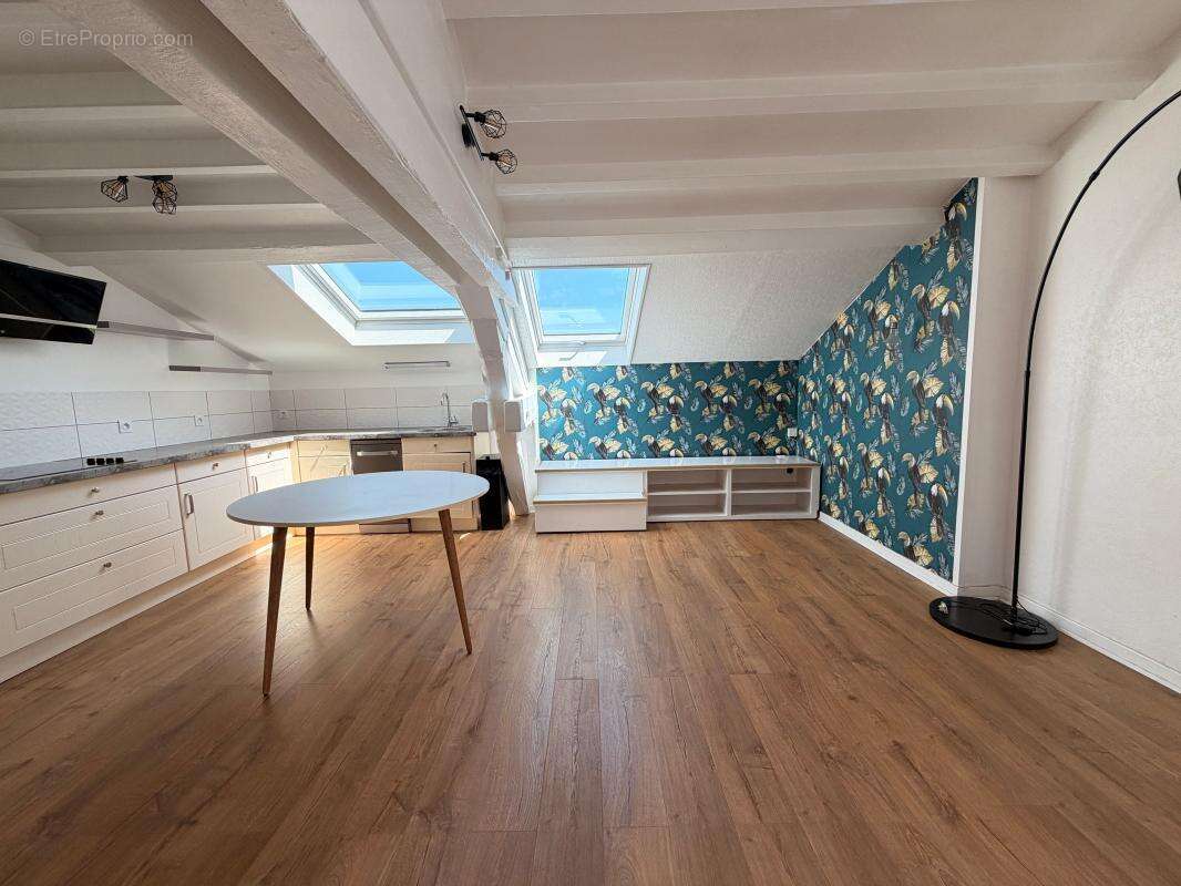 A vendre T2 de plus de 52 m² en parfait état à Sathonay-Camp Mairie - photo 2