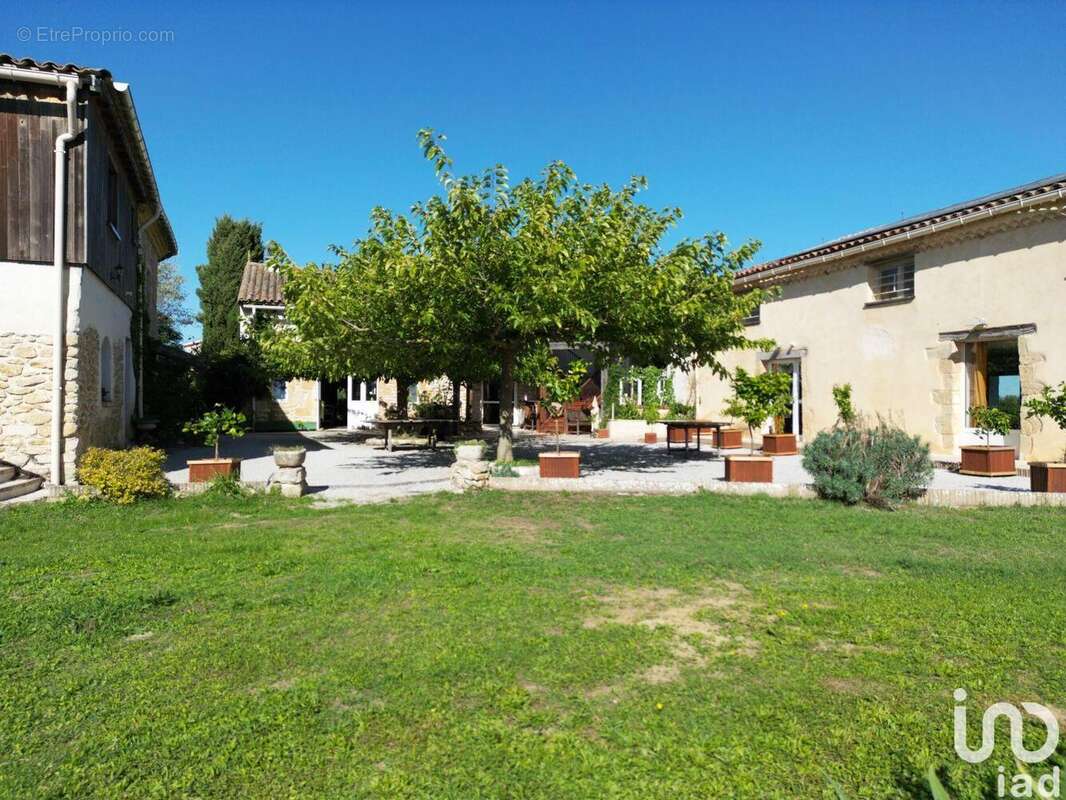 Photo 8 - Commerce à CASTELNAUDARY