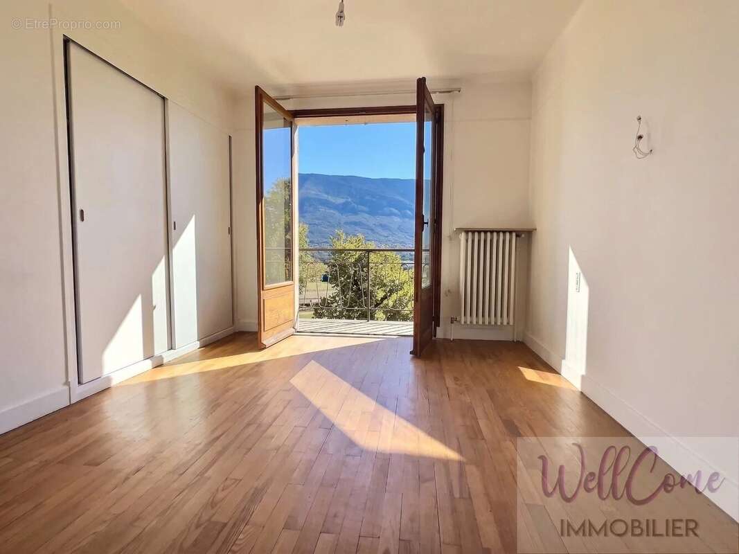 Voglans Centre maison 7 pièces 222 m² sur terrain 1363 m² - vues dégagées - photo 5