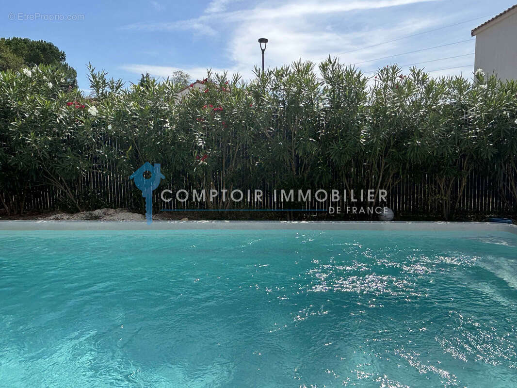 UZES : Villa plain pied P4 avec piscine récente - photo 15