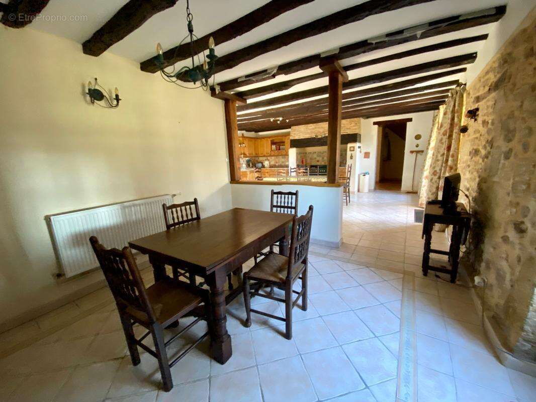 Belle maison en pierres avec piscine - photo 9