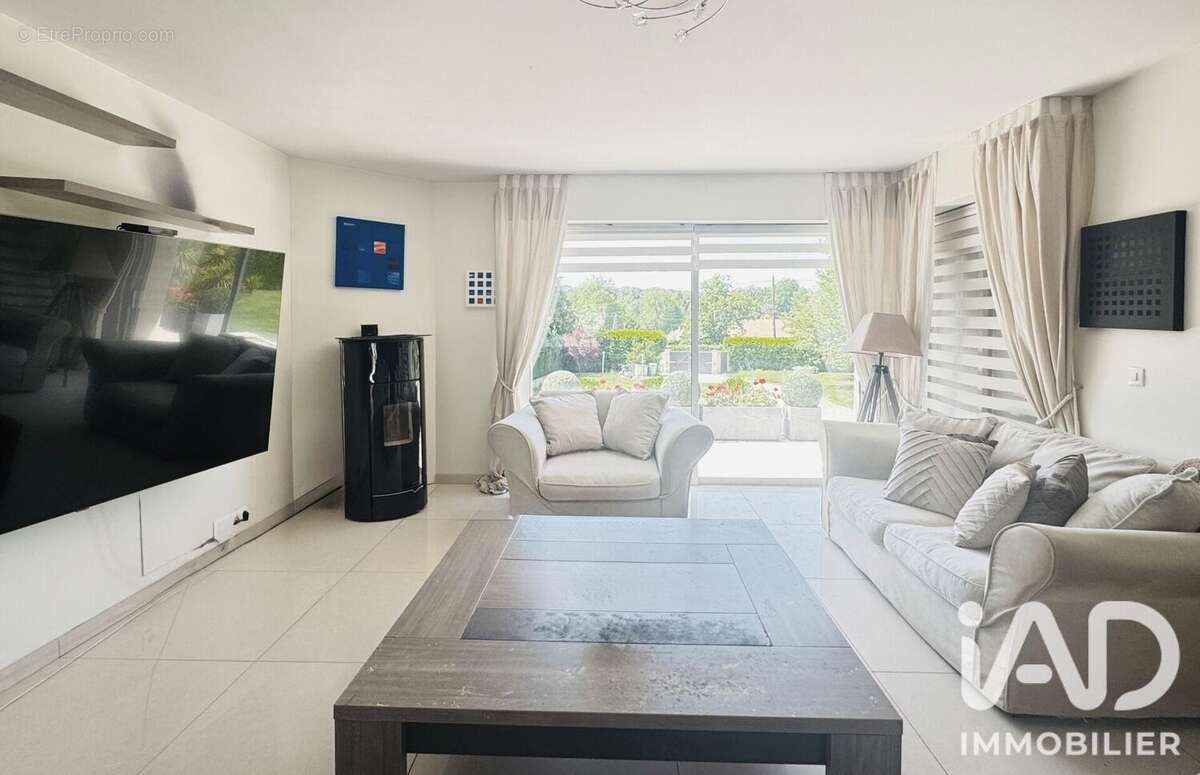 Maison 165 m² à Montfort-L'amaury  - photo 7