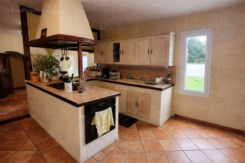 Maison à SAINT-MEDARD-DE-GUIZIERES