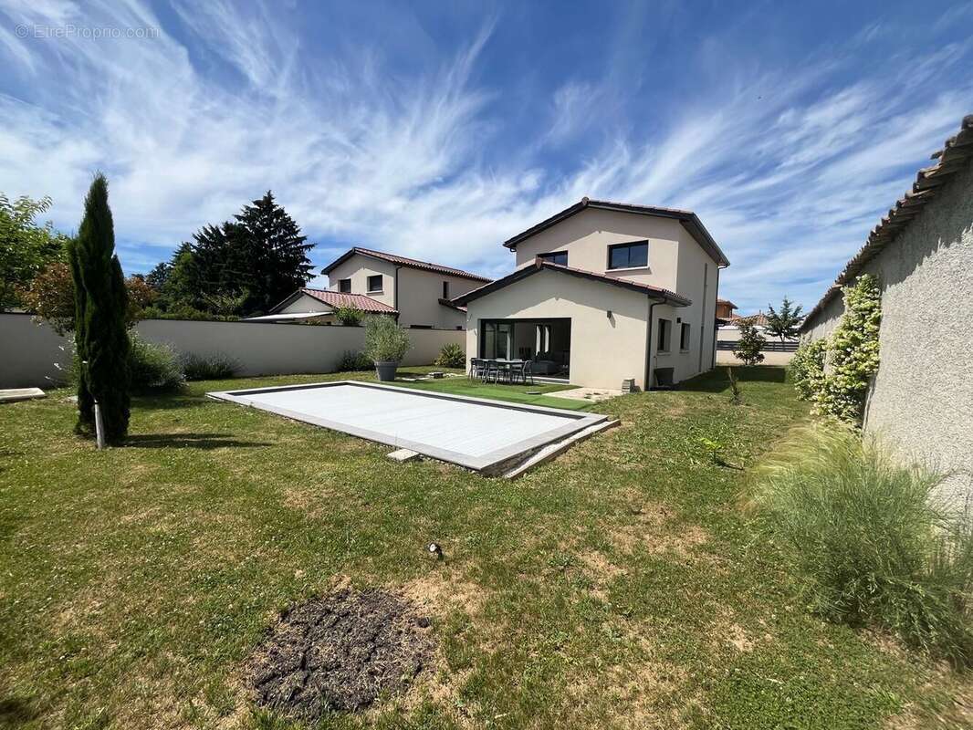Maison à SATHONAY-VILLAGE