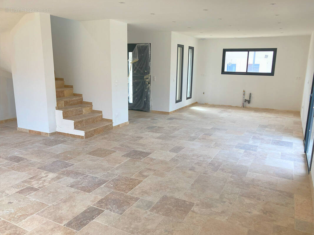 Maison à MONTELIMAR