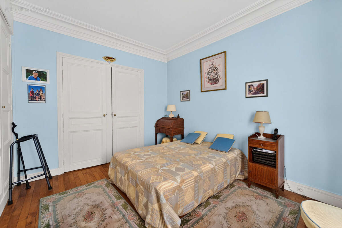Appartement à NEUILLY-SUR-SEINE