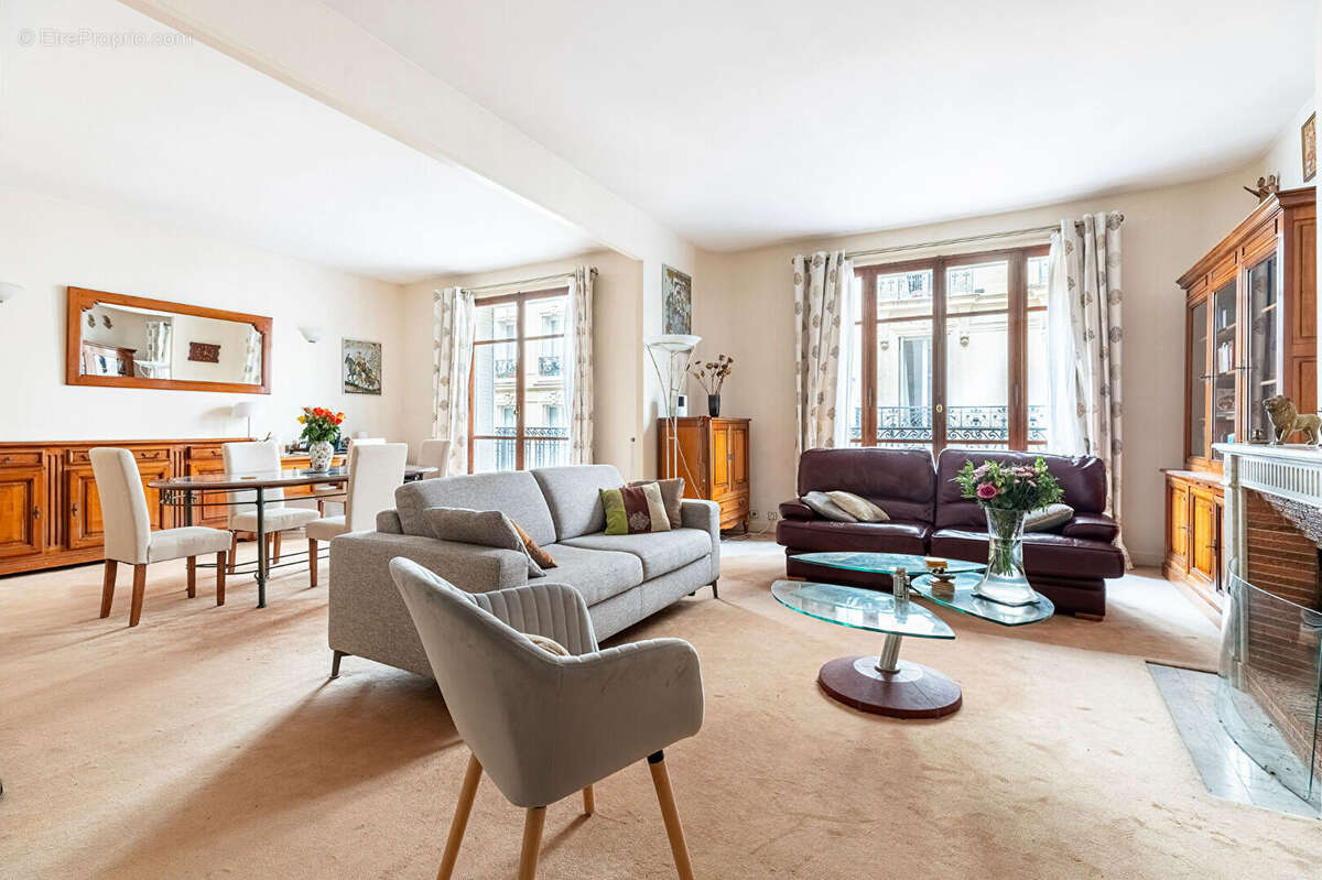 Appartement à PARIS-17E