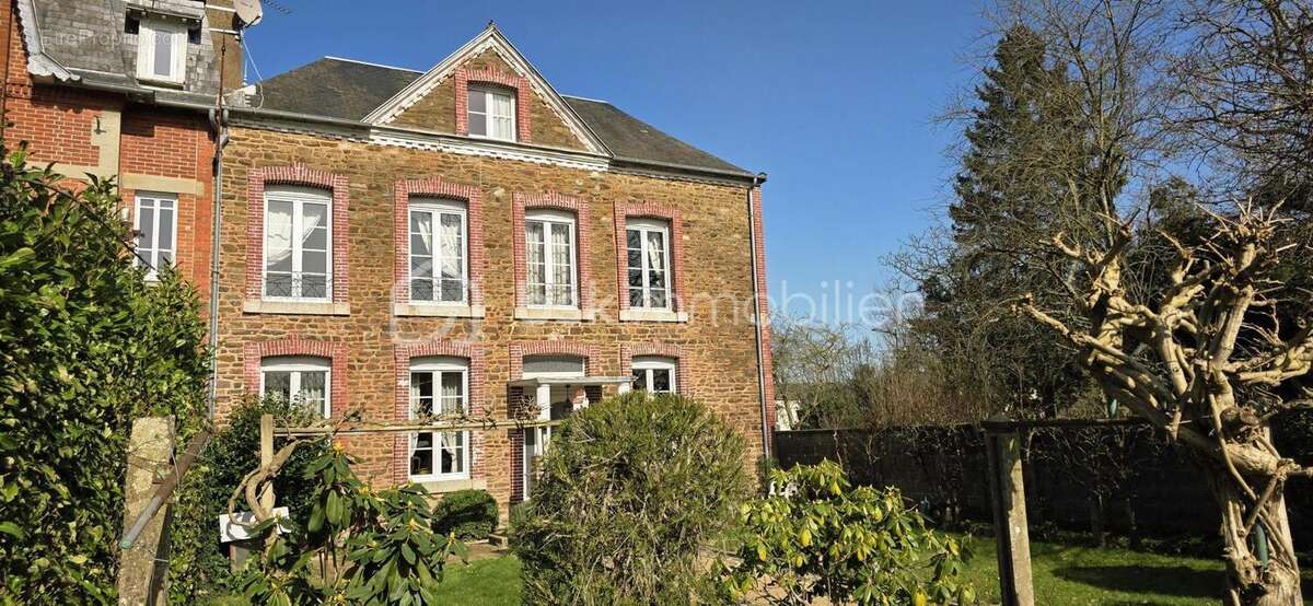 Maison à SAINT-HILAIRE-DU-HARCOUET