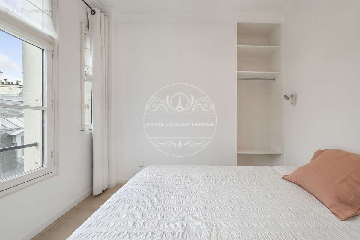 Appartement à PARIS-1E