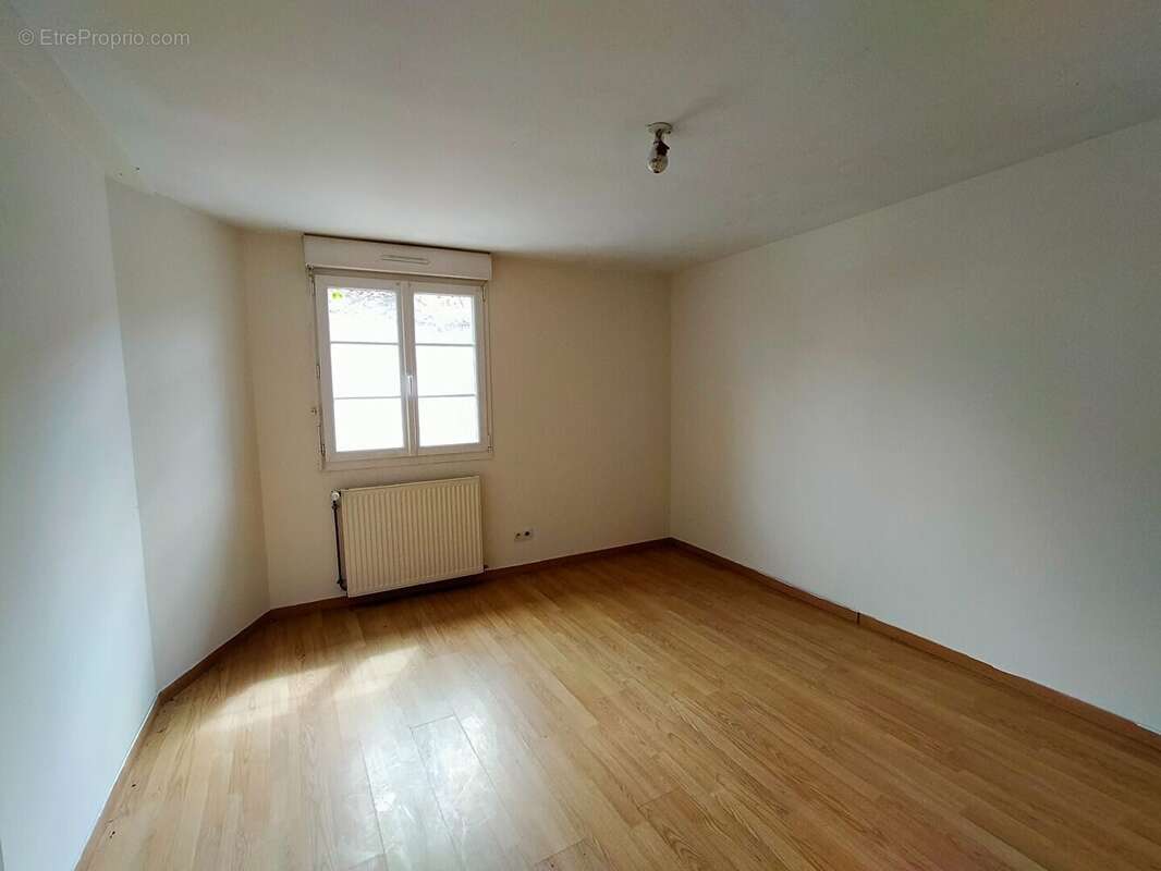 Deux maisons à vendre Sougé le Ganelon chambre - Maison à SOUGE-LE-GANELON