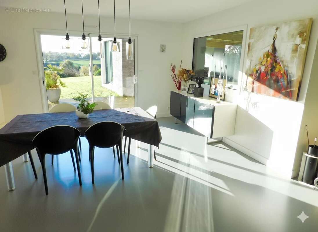 Maison à CARHAIX-PLOUGUER