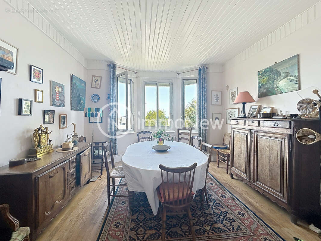 Maison à DONVILLE-LES-BAINS