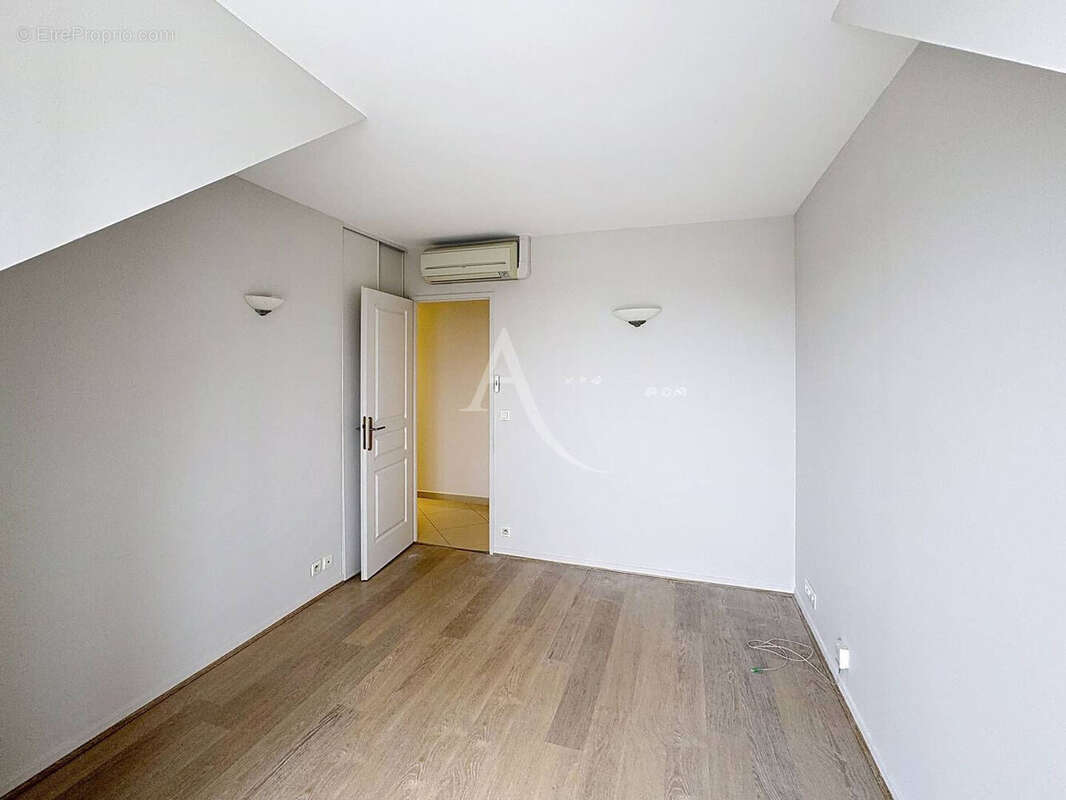 Appartement à OZOIR-LA-FERRIERE