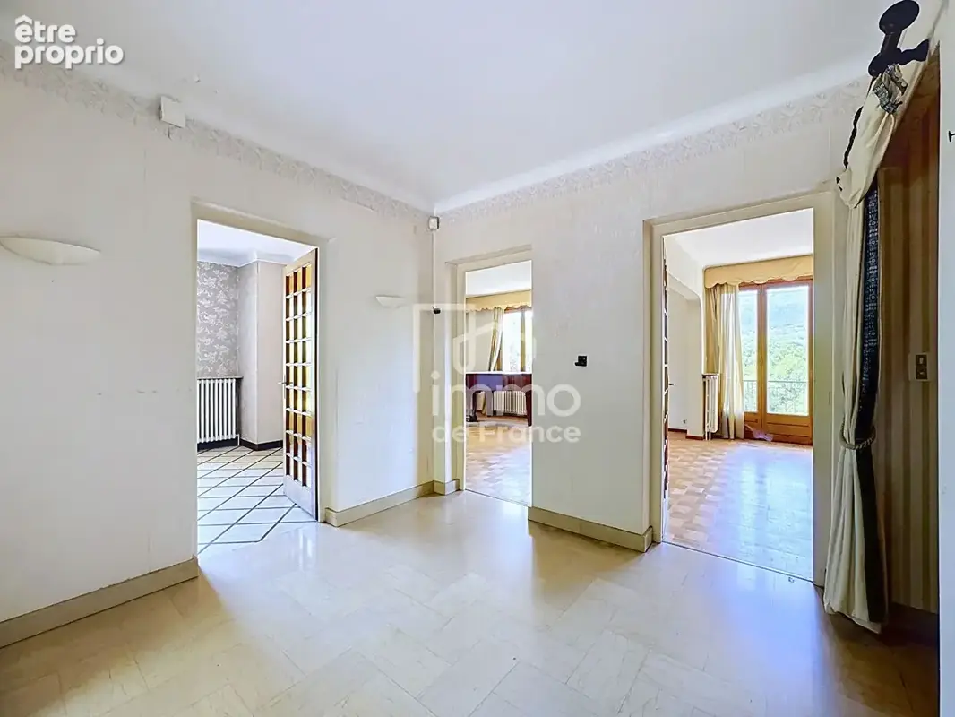 Maison 7 pièces 210 m² à vendre à Bellegarde-Sur-Valserine (01200) - photo 5