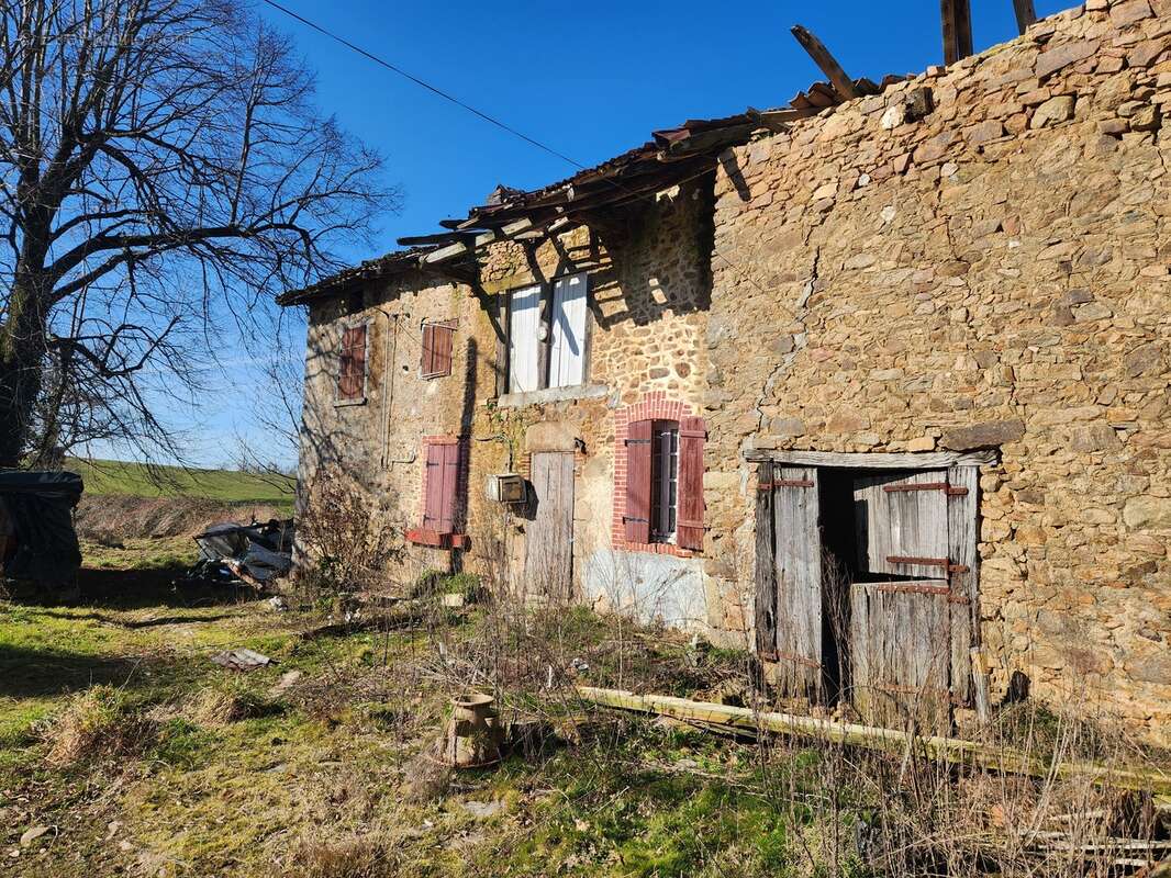 Maison à SAINT-LEONARD-DE-NOBLAT