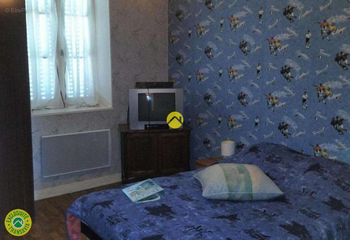 Maison à SAINT-JULIEN-LA-GENETE