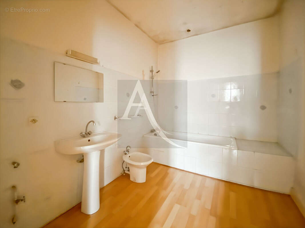 Maison à MONTAIGU-DE-QUERCY