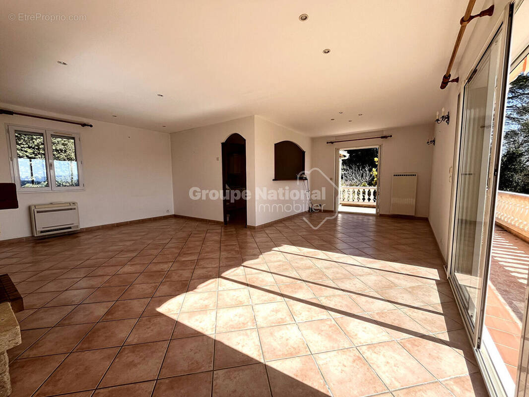 Maison à FLASSANS-SUR-ISSOLE