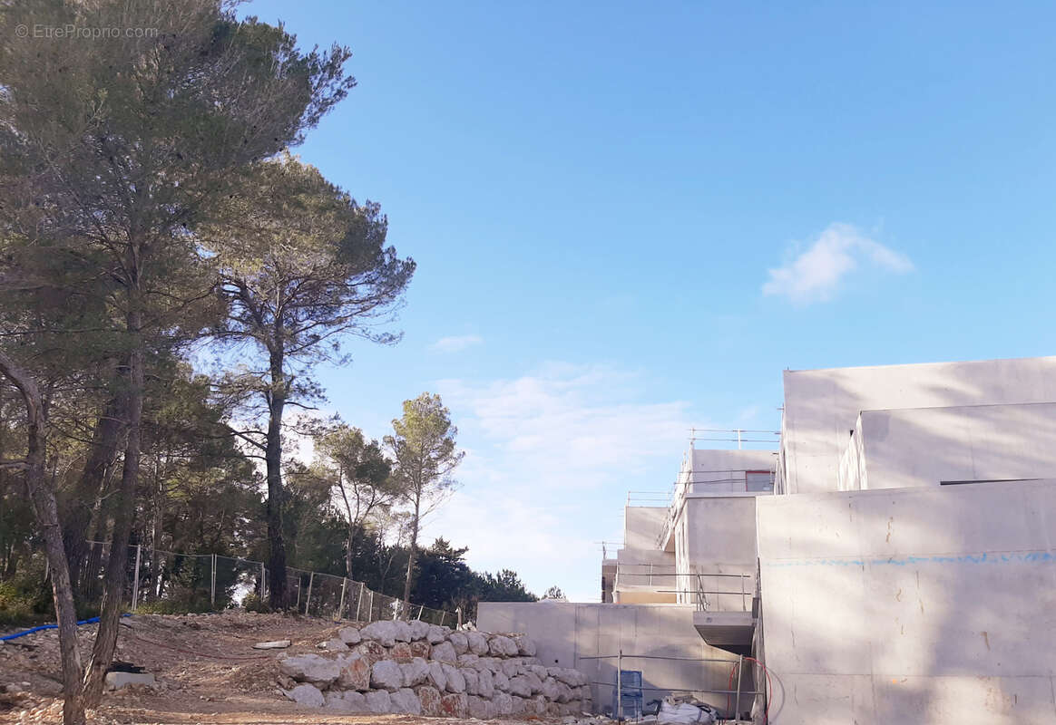 Appartement à SAINT-CLEMENT-DE-RIVIERE