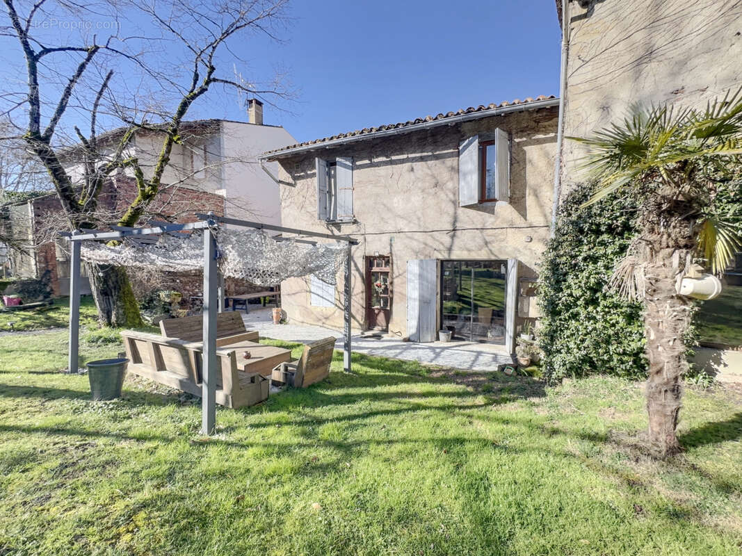 Maison à SOUAL
