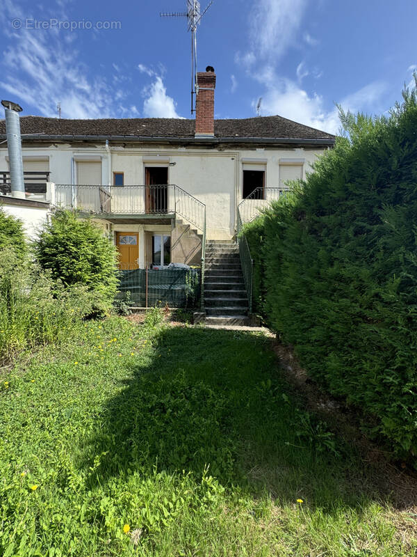 Appartement à OUROUX-SUR-SAONE